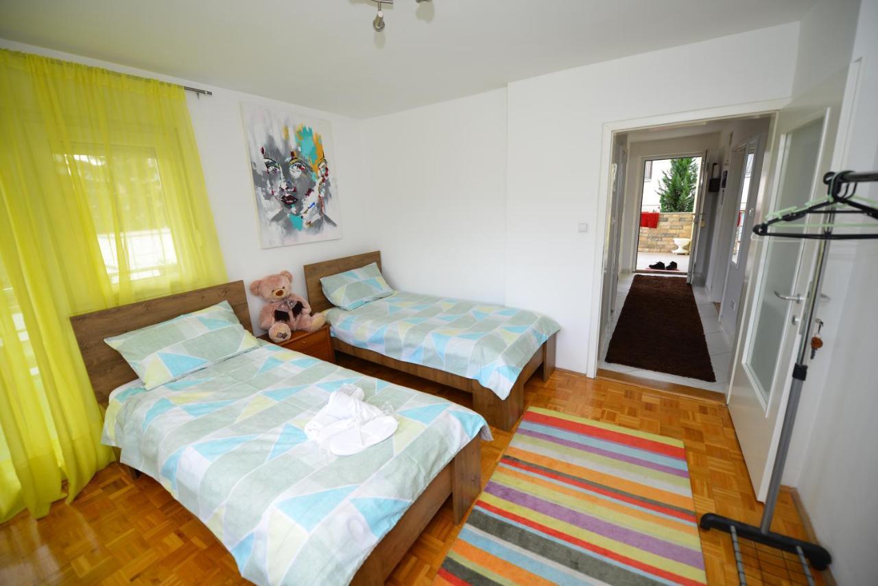 Apartment Mirela ซาราเยโว ภายนอก รูปภาพ